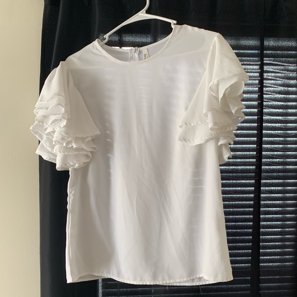 Shirt w/ ruffles